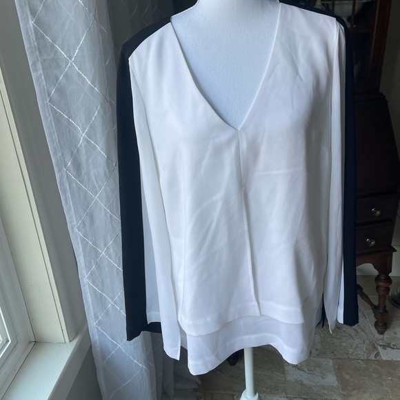 Womens BCBG size small blouse in black and white …Smoke free home - Picture 2 of 4